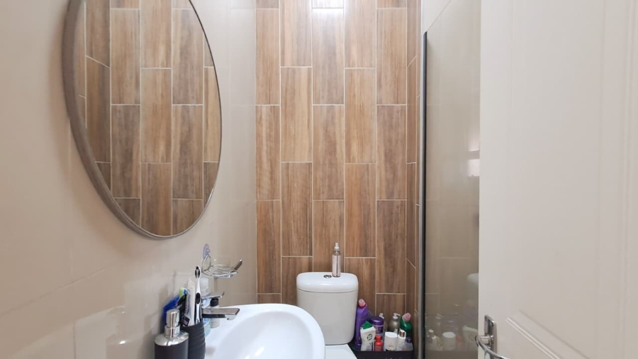 To Let 2 Bedroom Property for Rent in Buh Rein Estate Western Cape